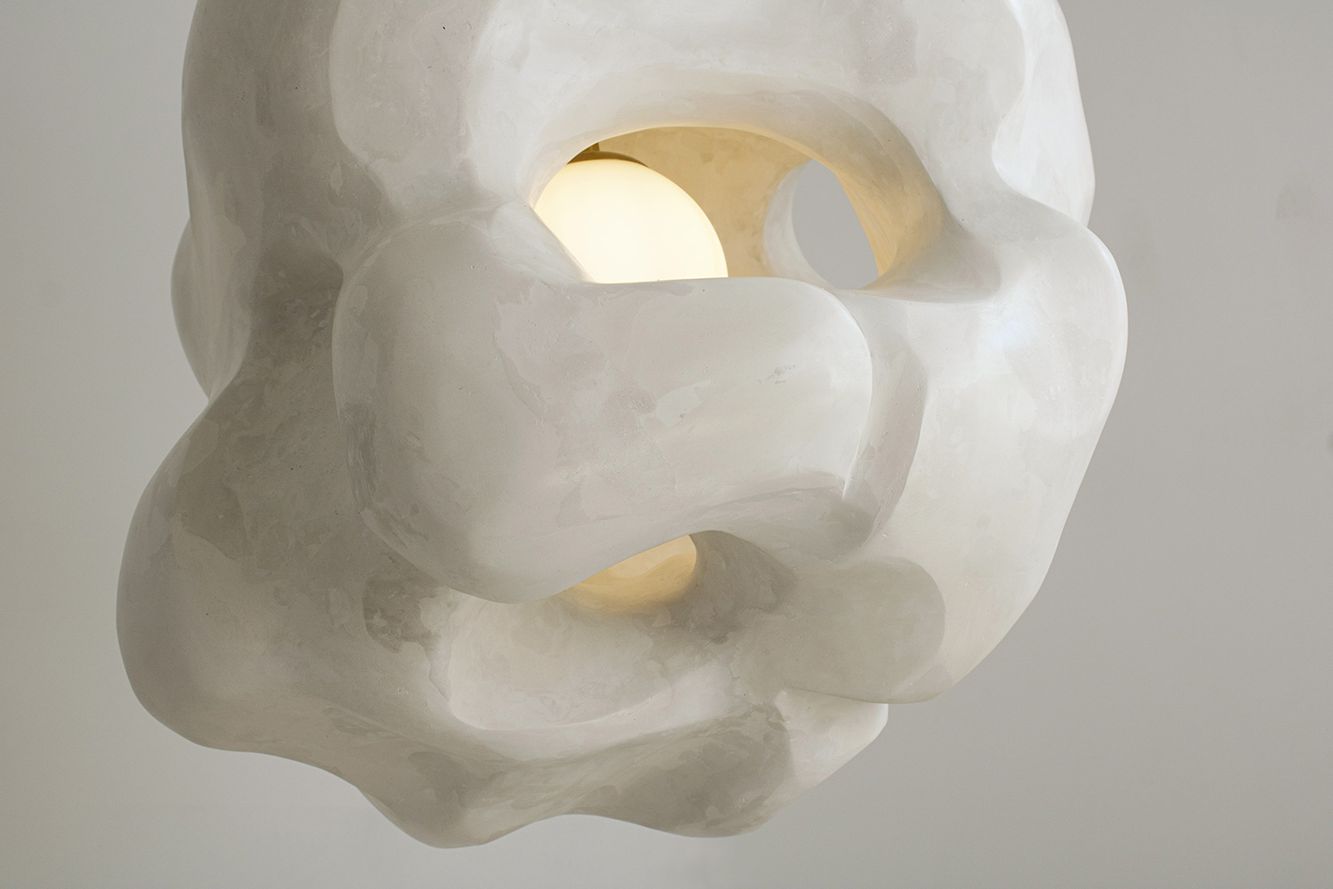 The sculpted pendant light Ikigai by Studio AOAO