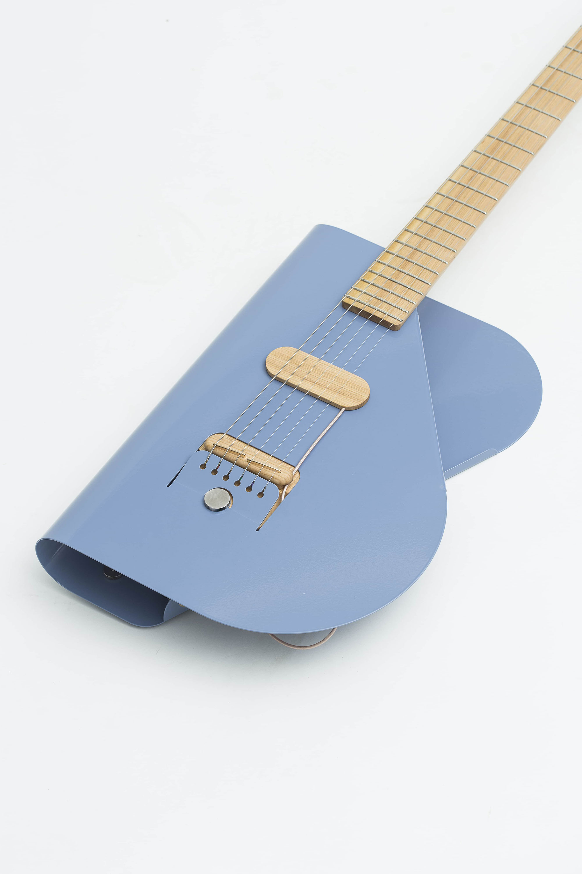 verso-dreams-up-a-modernistic-electric-guitar-with-cosmo