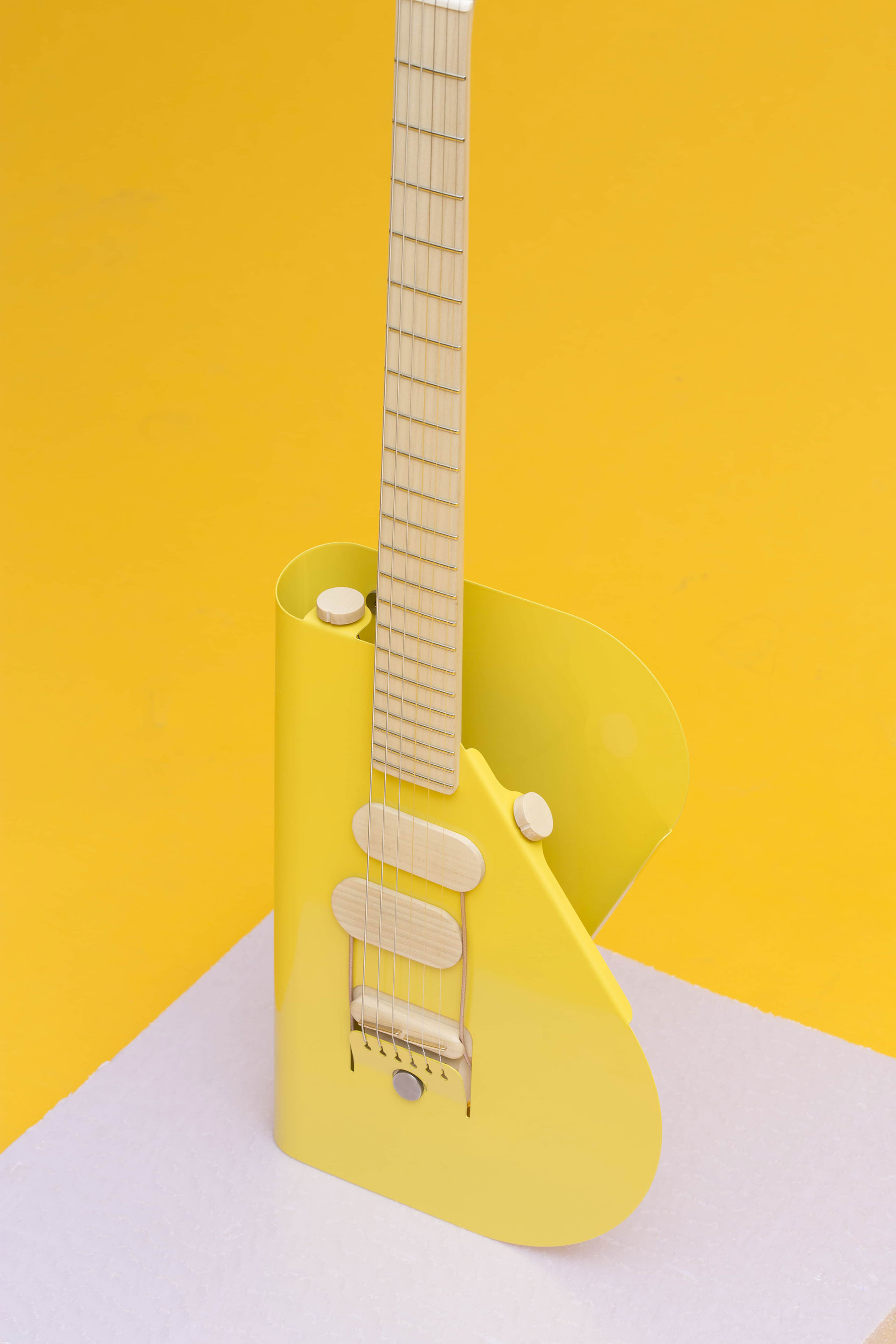 Verso Cosmo: The Designer Guitar Made From a Bent Sheet of Steel