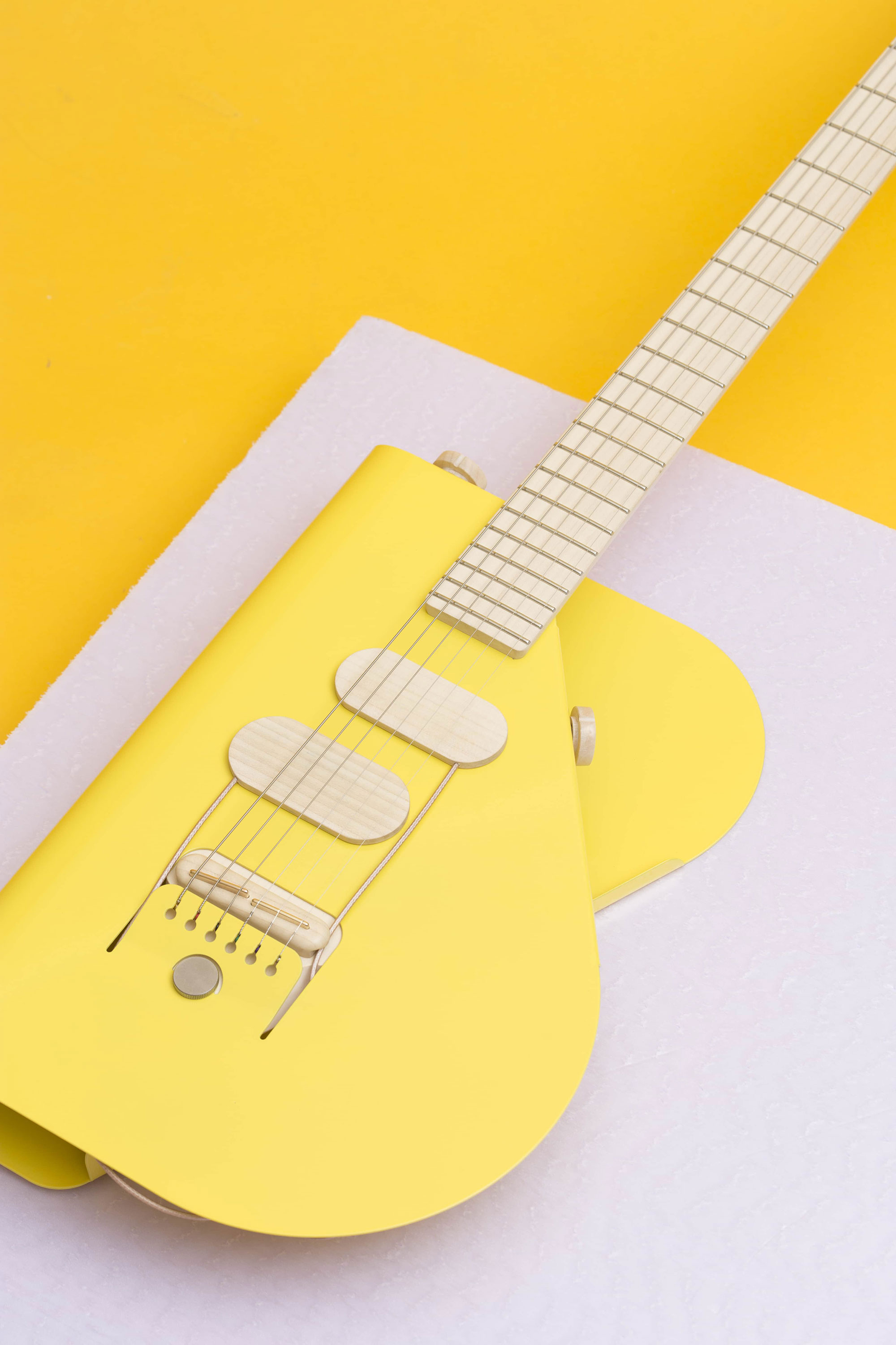 verso-dreams-up-a-modernistic-electric-guitar-with-cosmo