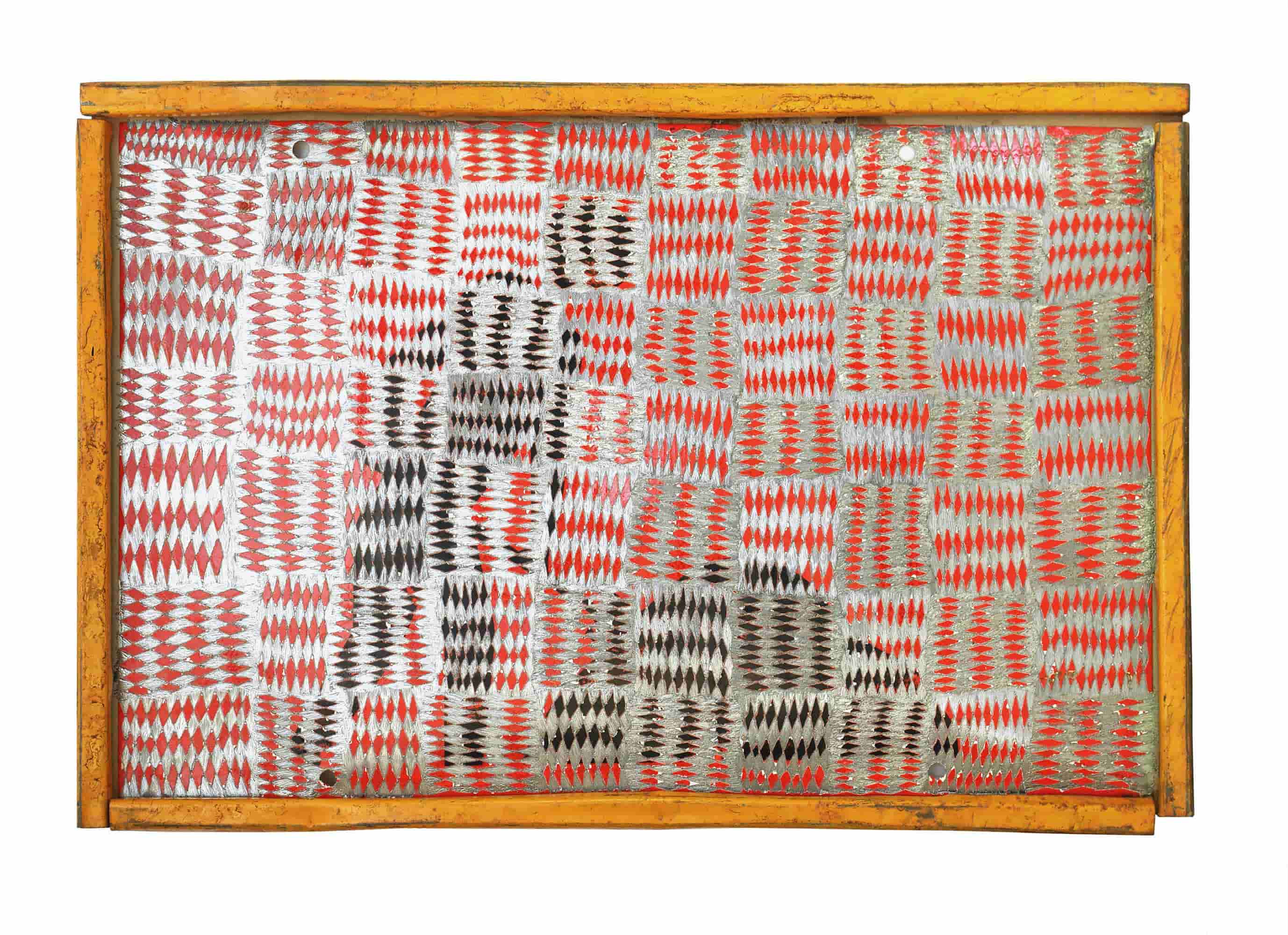 wanapati-yunupi-u-uses-indigenous-diamond-motif-to-sculpt-engraved-murals