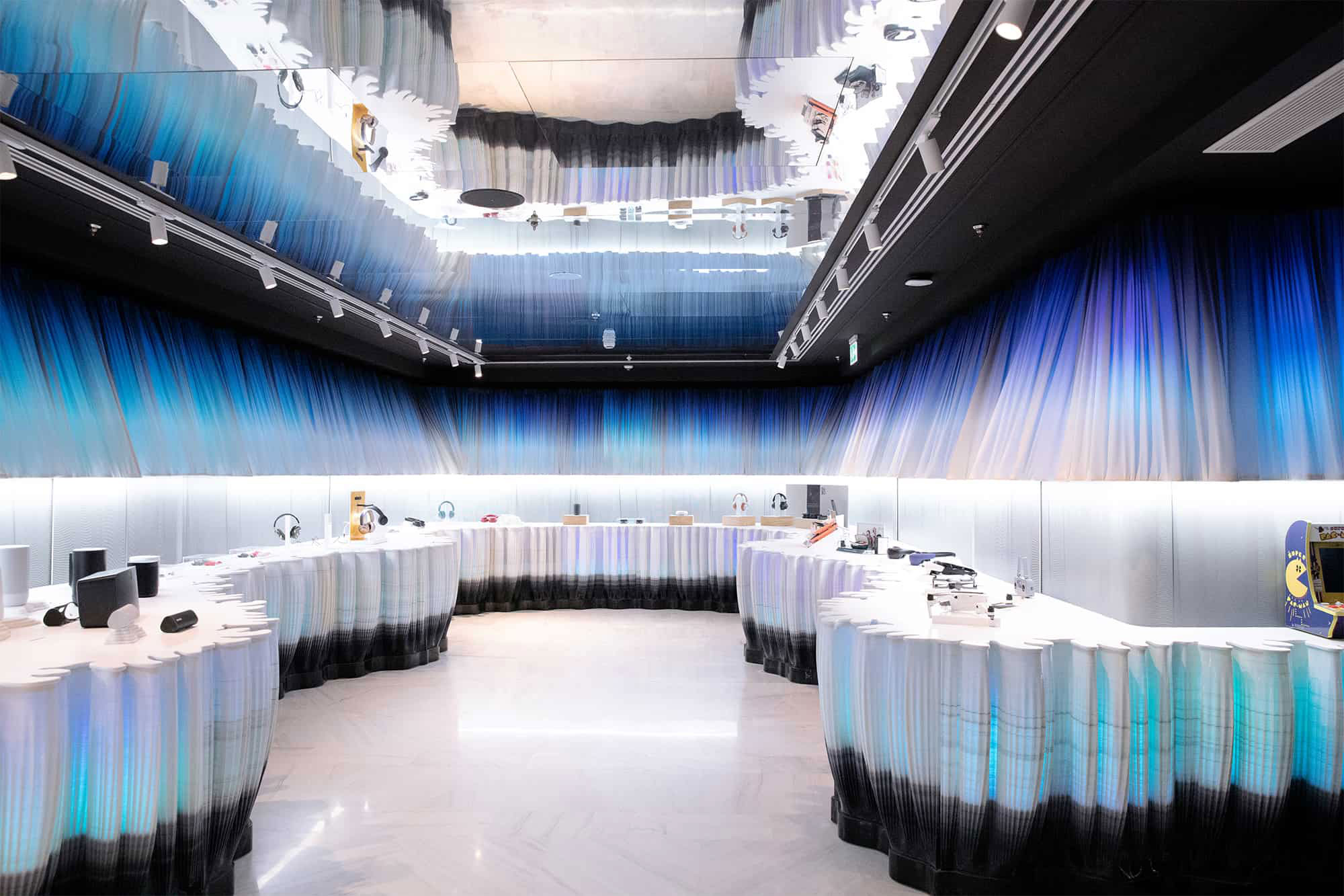 wow-s-first-physical-store-borrows-transcendental-features-from-the-metaverse